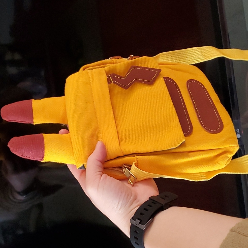 Pikachu side fabric bag